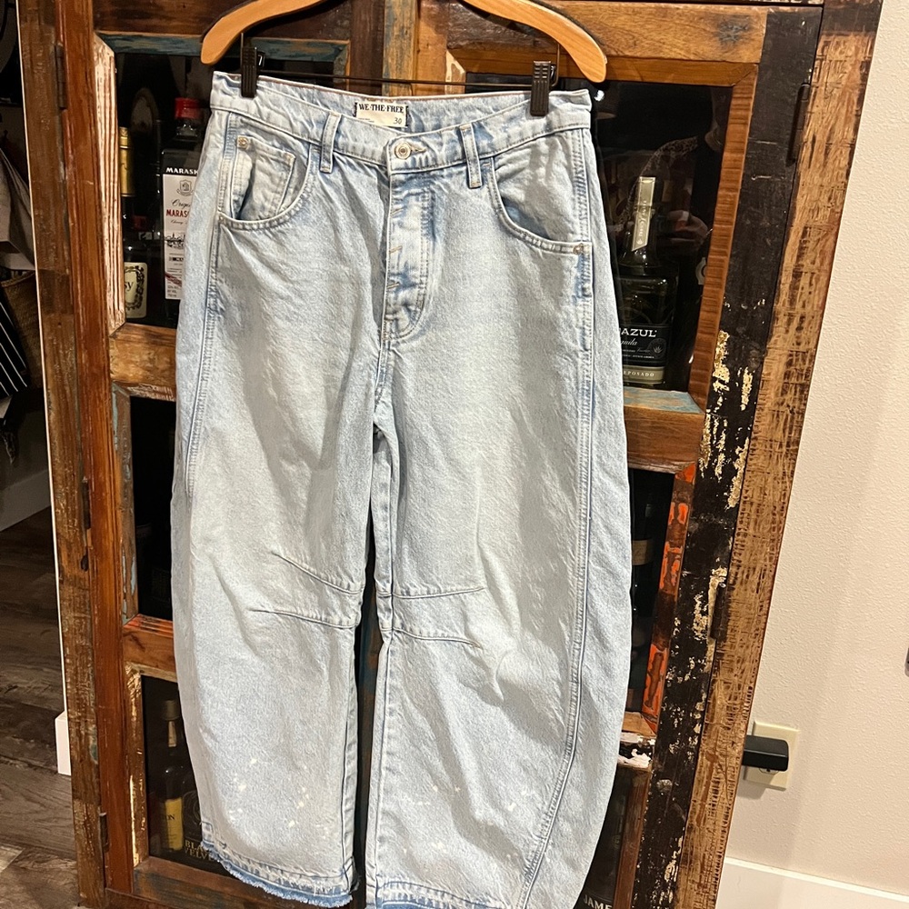 Free People Lucky You Ultra light beam barrel Jeans size 30